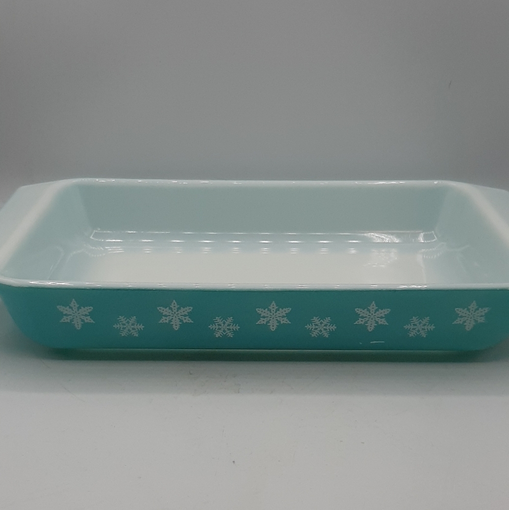 Vintage Pyrex Snowflake Turquoise Space Saver Dish 548-B1 1-1/4 Quart USA
